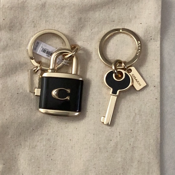 NWT Coach Lock And Key Bag Charm Key Ring - Picture 3 of 5
